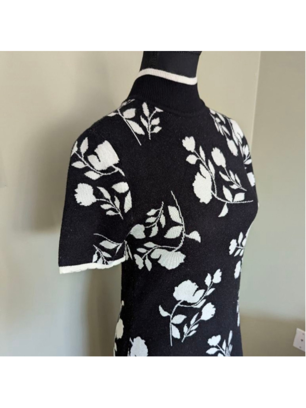 Ellen Tracy NWT Black Floral Short Sleeve Mini Sweater Dress Sz XS - Picture 4 of 14